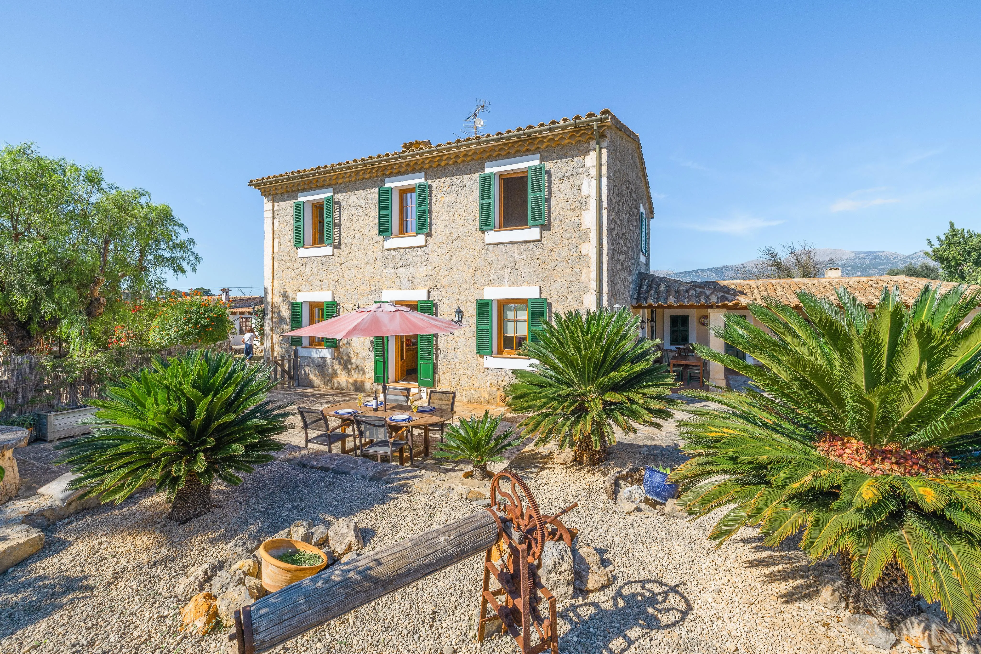 Landhus med pool tæt på Inca-3