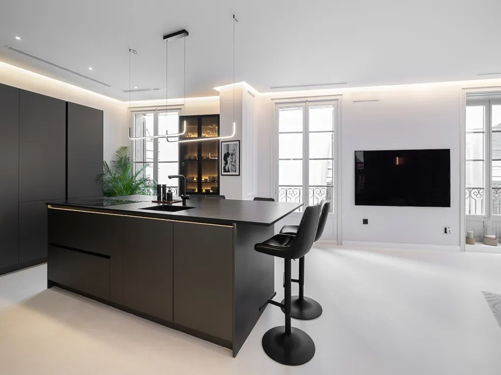 Светлая дизайнерская квартира с балконами в старом центре города Пальма-2