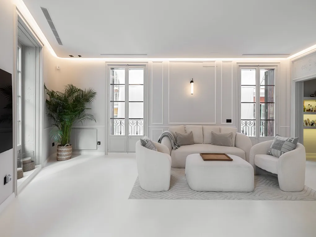 Светлая дизайнерская квартира с балконами в старом центре города Пальма-3