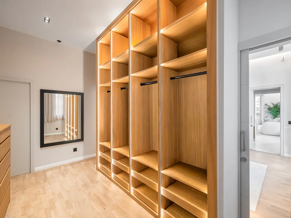 Светлая дизайнерская квартира с балконами в старом центре города Пальма-6