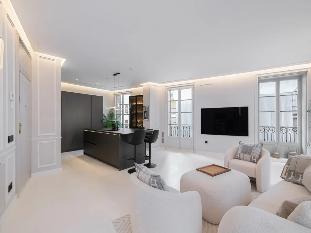 Светлая дизайнерская квартира с балконами в старом центре города Пальма-1