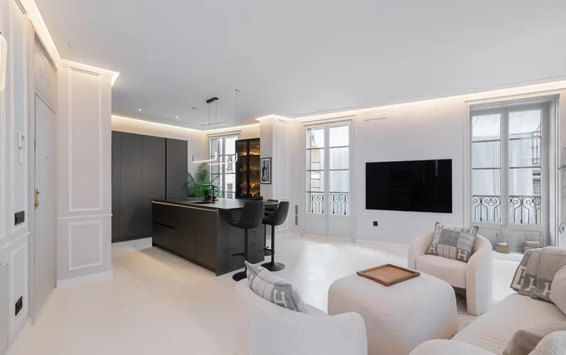 Светлая дизайнерская квартира с балконами в старом центре города Пальма