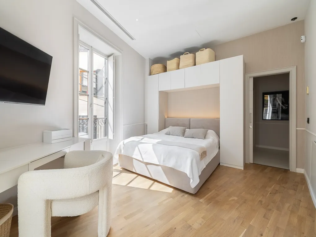 Светлая дизайнерская квартира с балконами в старом центре города Пальма-8