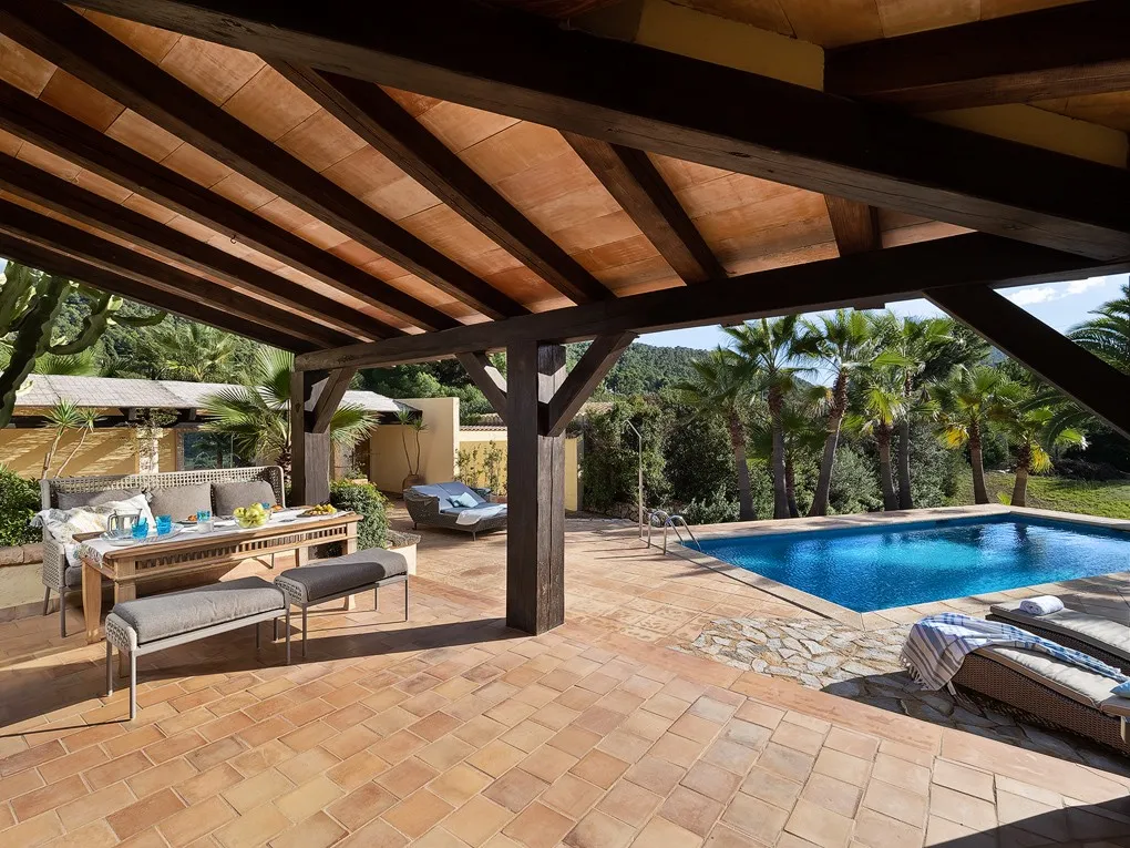 Charming country house with harbour views-17