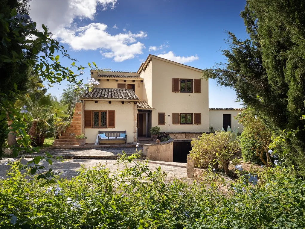 Charming country house with harbour views-9