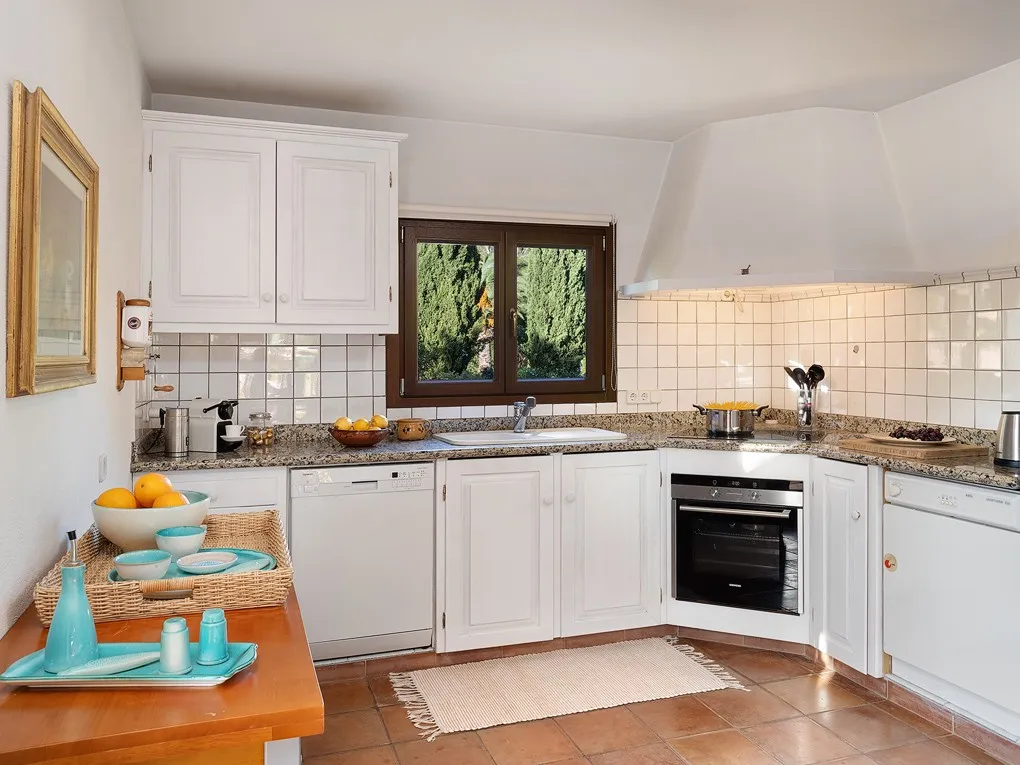 Charming country house with harbour views-8