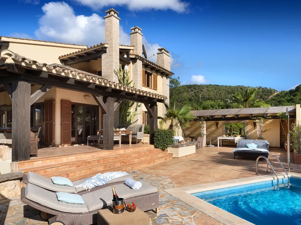 Charming country house with harbour views-5