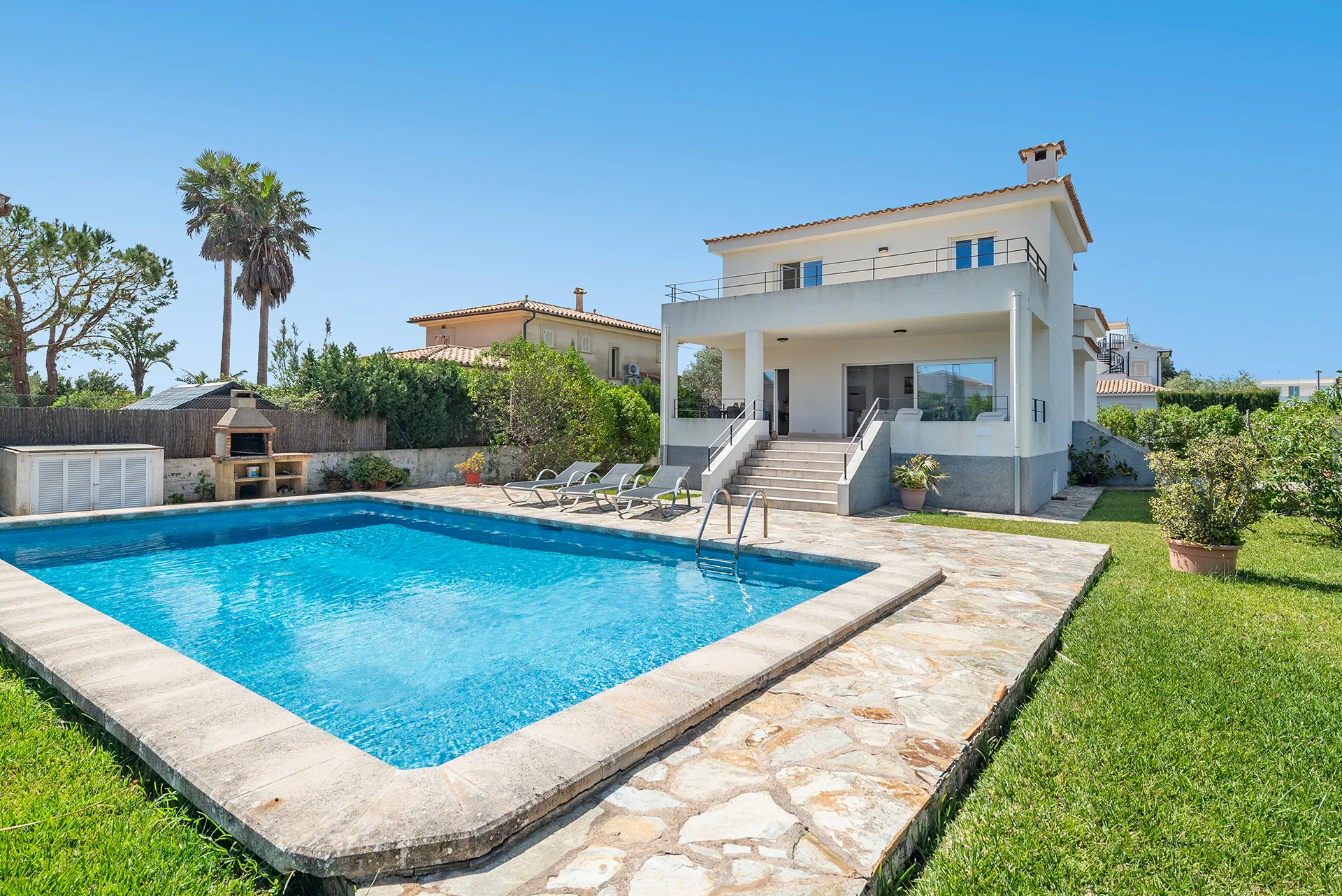 Solig villa med pool och semesteruthyrningslicens i lugnt bostadsområde, Puerto Pollensa-20