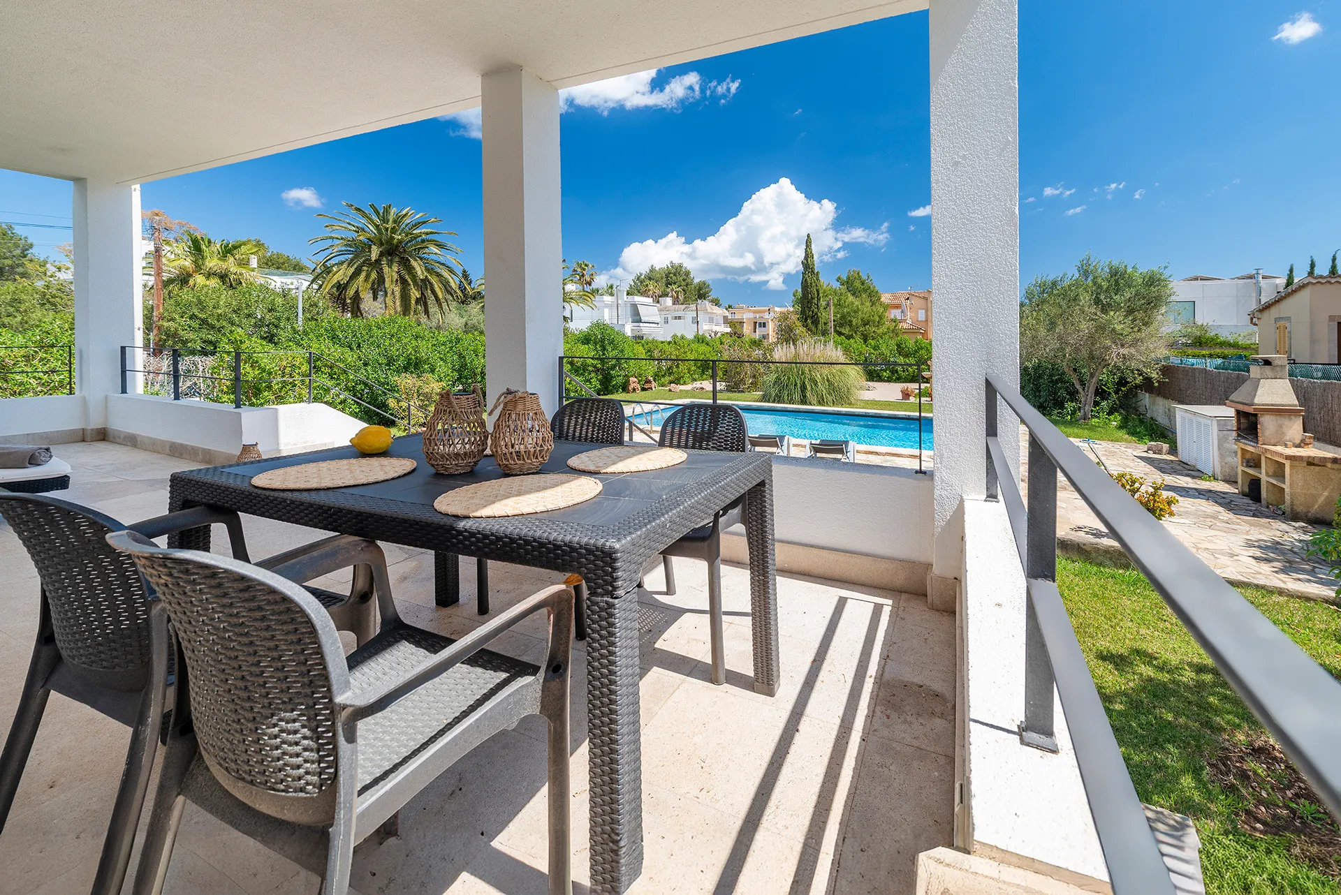 Solig villa med pool och semesteruthyrningslicens i lugnt bostadsområde, Puerto Pollensa-19