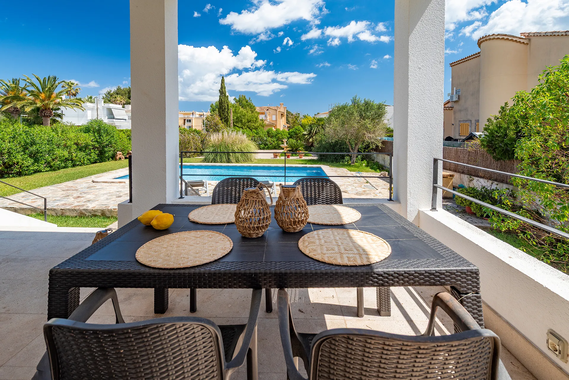 Solig villa med pool och semesteruthyrningslicens i lugnt bostadsområde, Puerto Pollensa-18