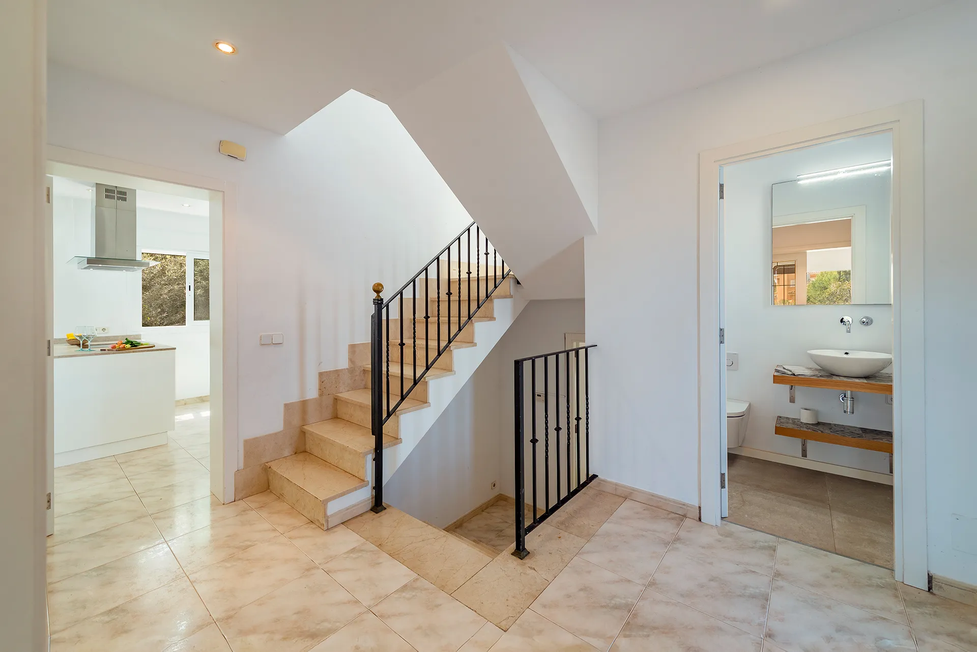 Solig villa med pool och semesteruthyrningslicens i lugnt bostadsområde, Puerto Pollensa-10