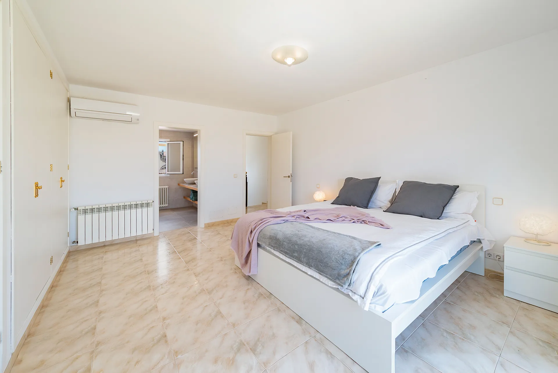 Solig villa med pool och semesteruthyrningslicens i lugnt bostadsområde, Puerto Pollensa-14