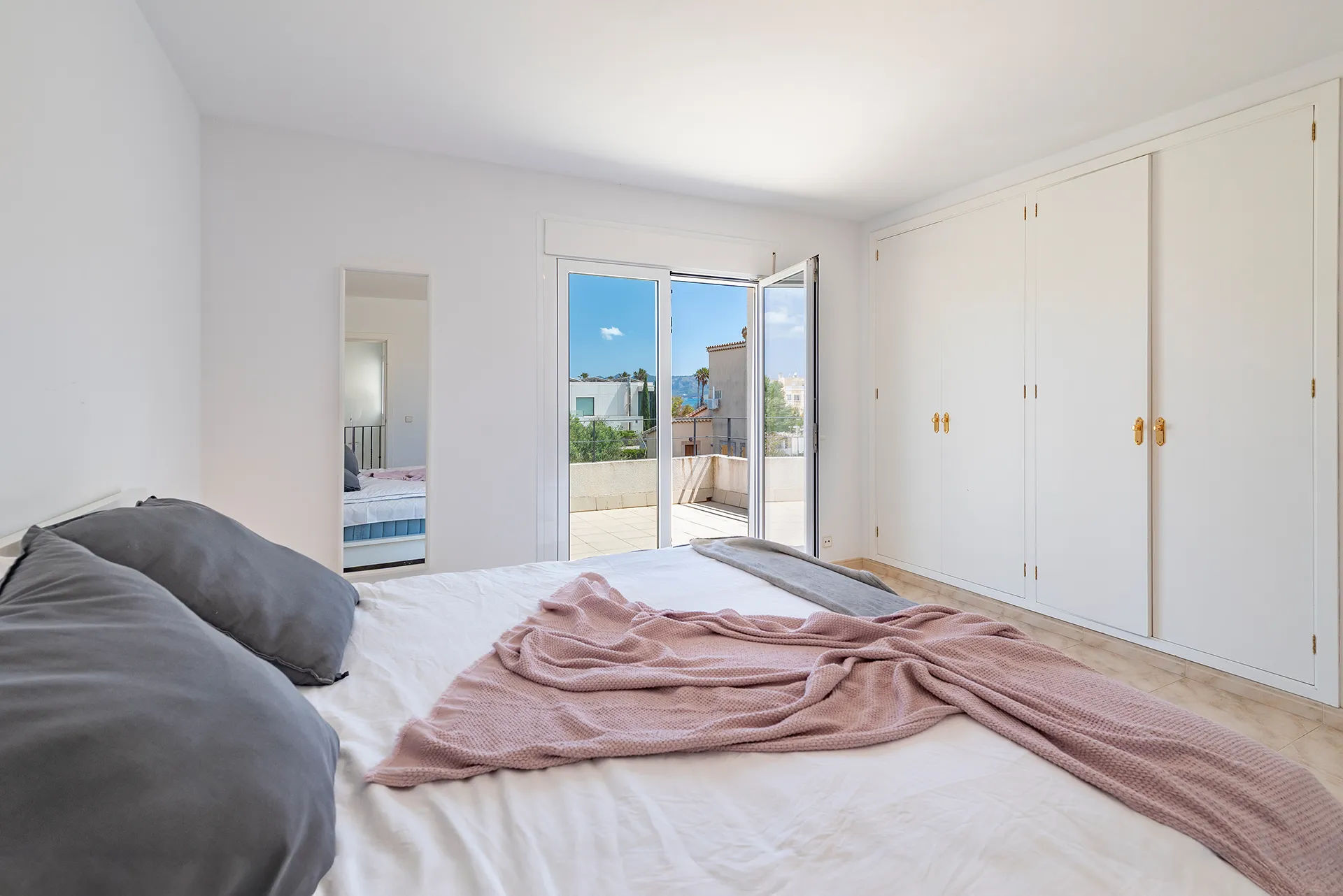 Solig villa med pool och semesteruthyrningslicens i lugnt bostadsområde, Puerto Pollensa-13