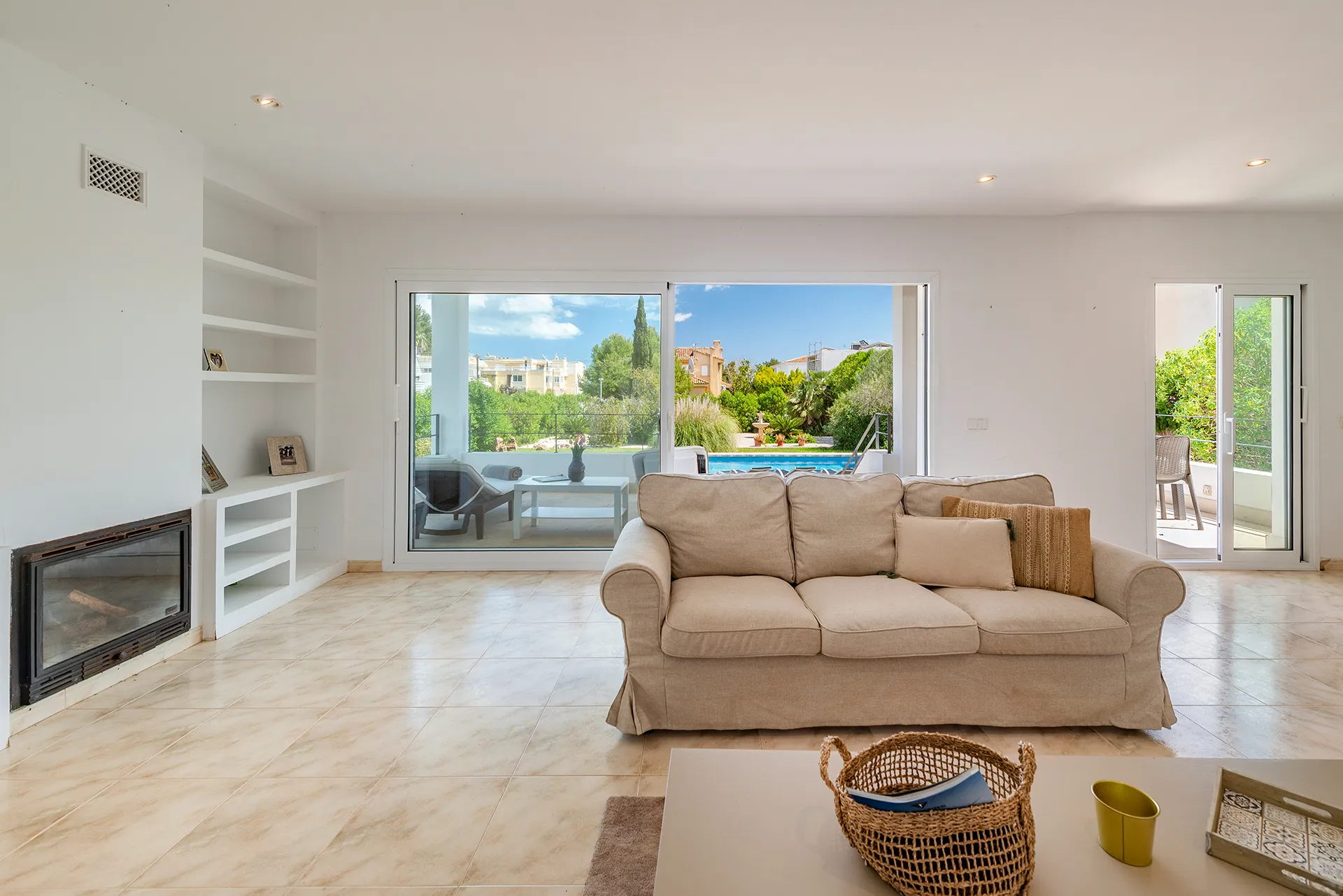 Solig villa med pool och semesteruthyrningslicens i lugnt bostadsområde, Puerto Pollensa-7