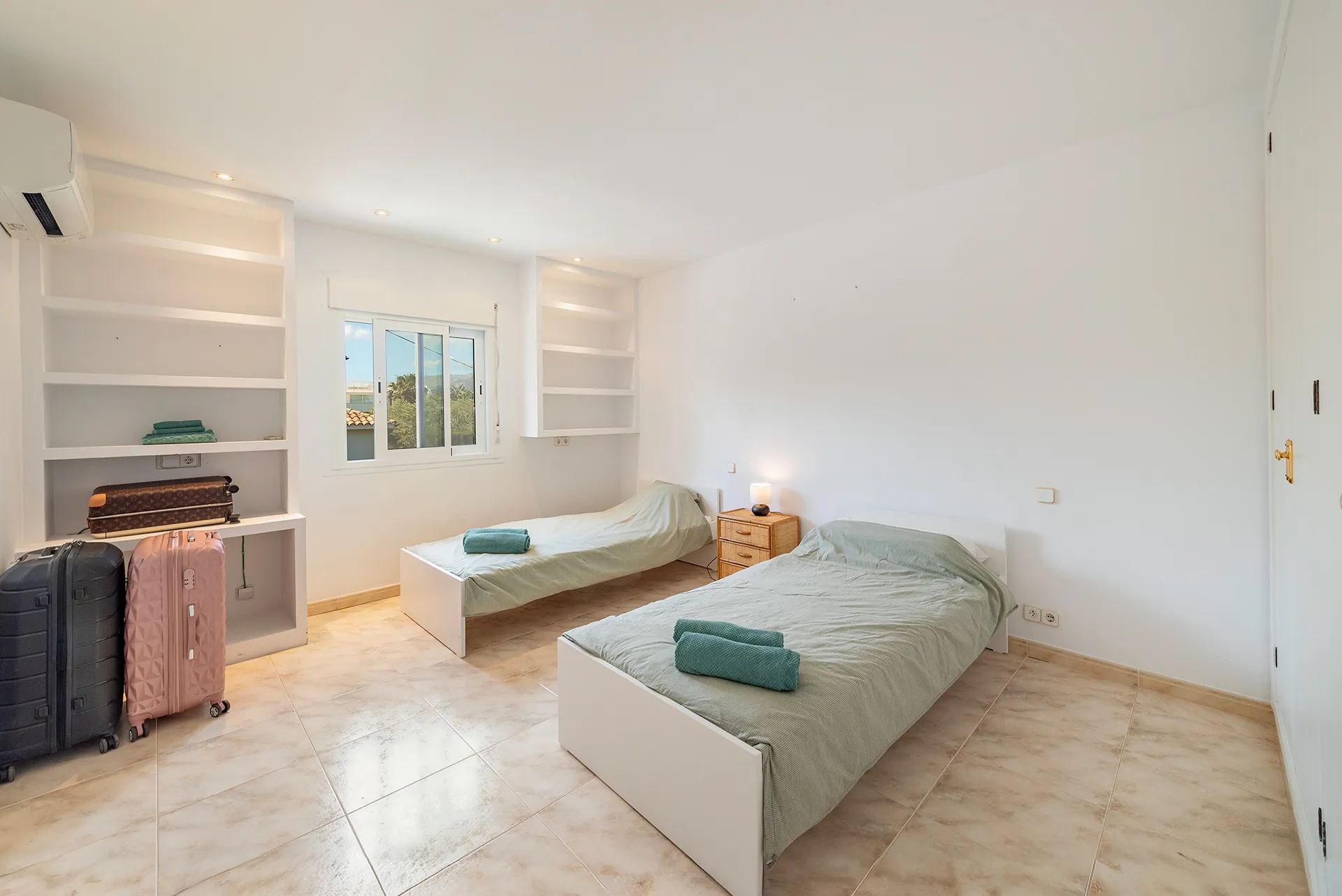 Solig villa med pool och semesteruthyrningslicens i lugnt bostadsområde, Puerto Pollensa-11