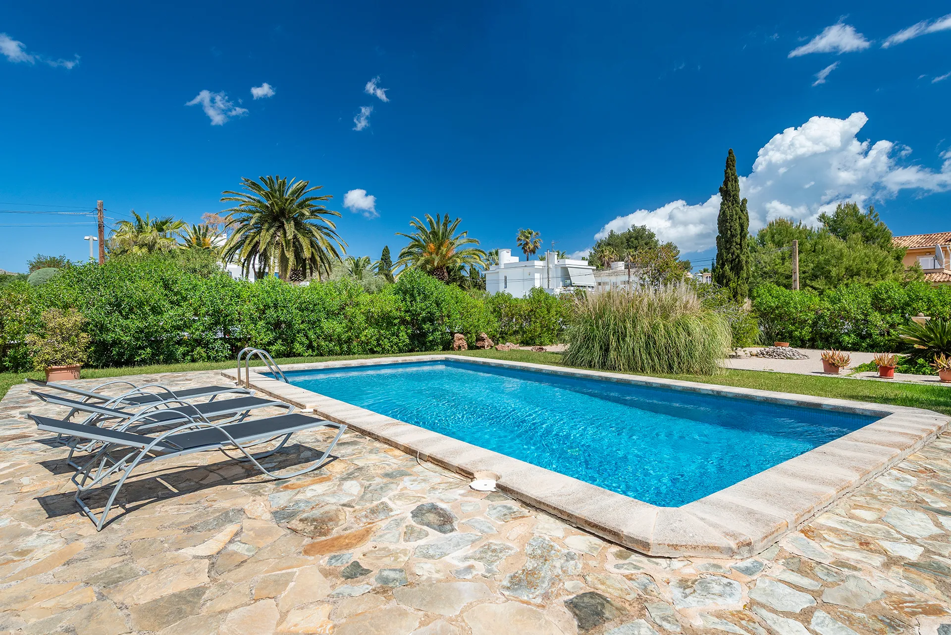 Solig villa med pool och semesteruthyrningslicens i lugnt bostadsområde, Puerto Pollensa-17