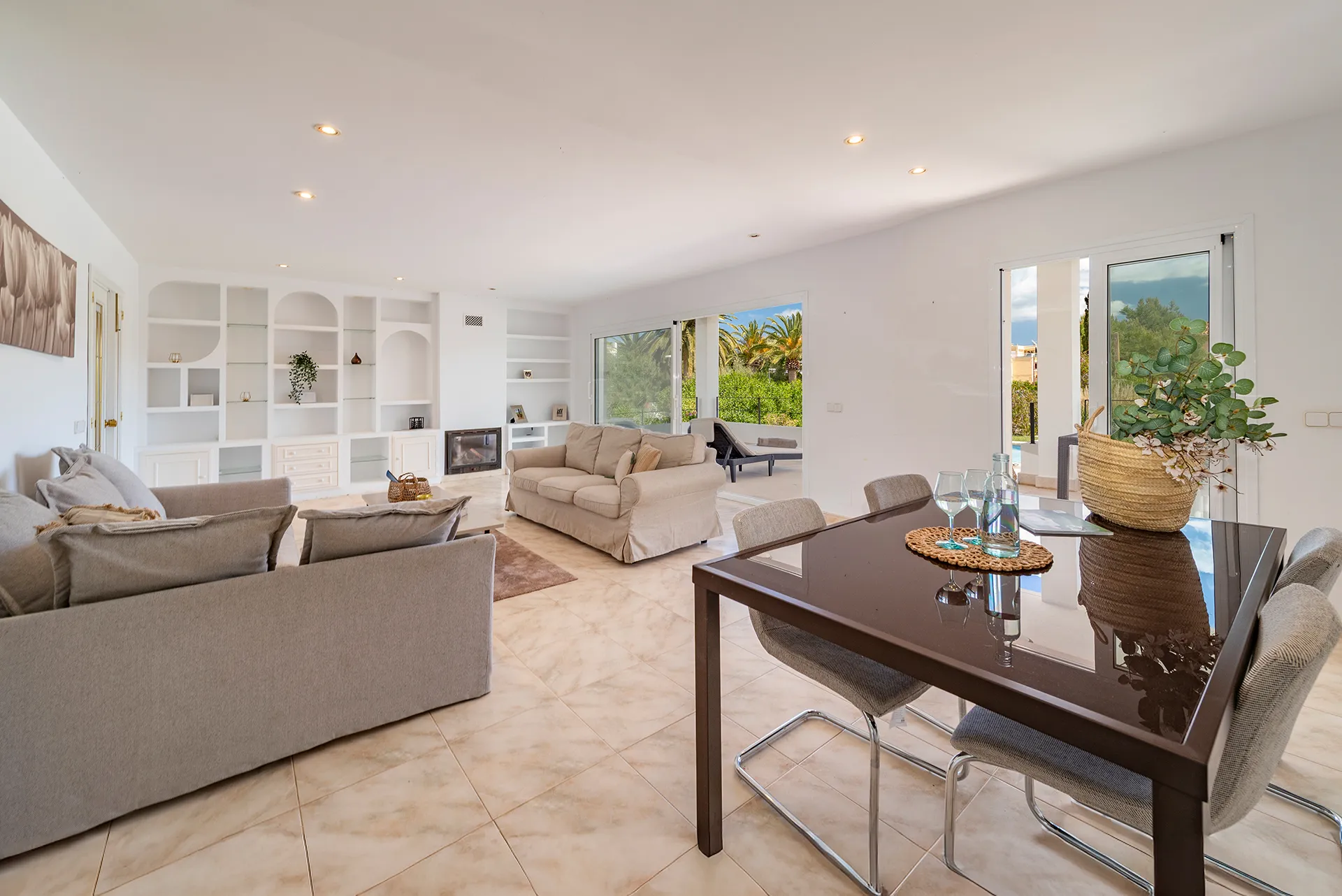 Solig villa med pool och semesteruthyrningslicens i lugnt bostadsområde, Puerto Pollensa-8