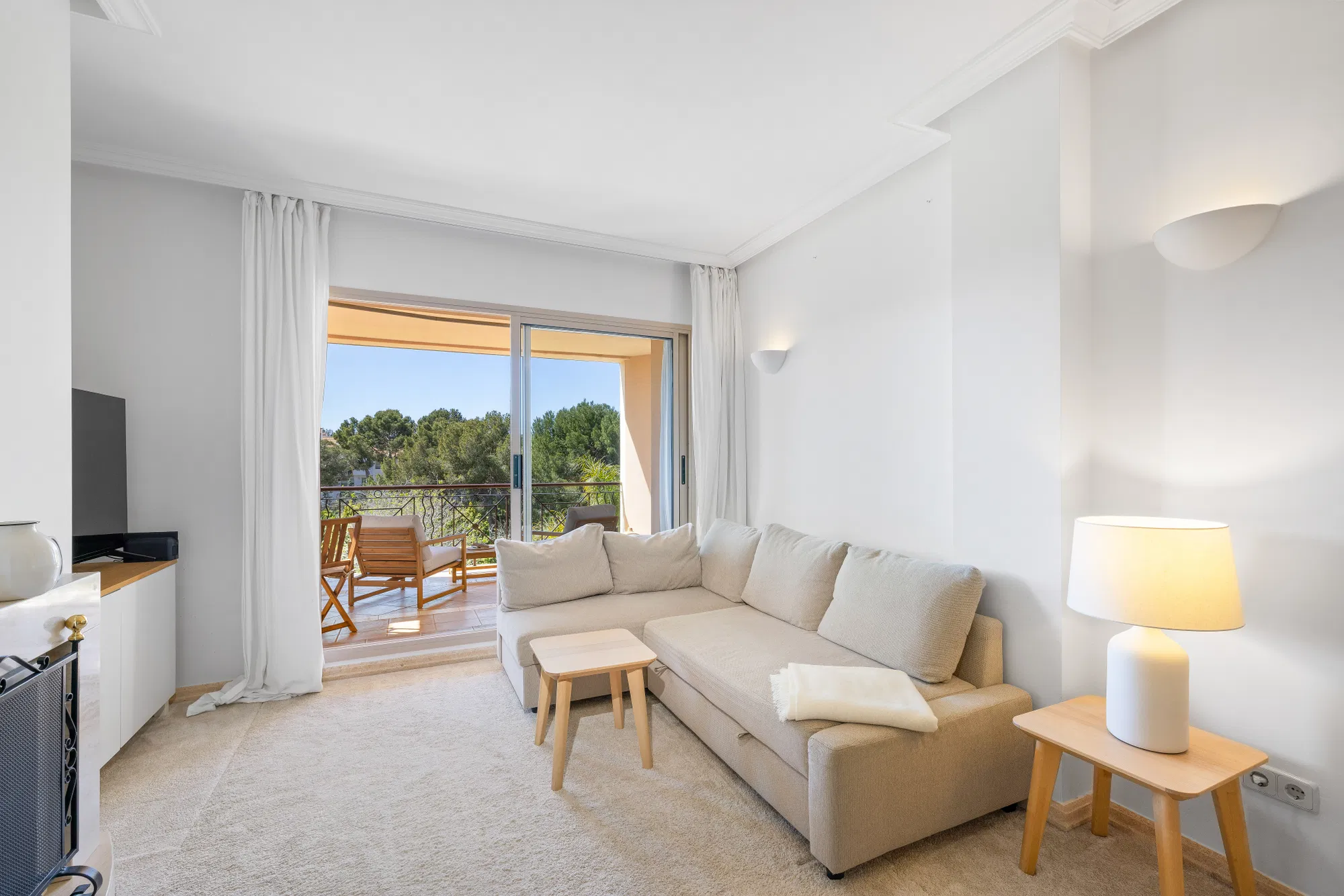 Sunny apartment in exclusive residential complex-3