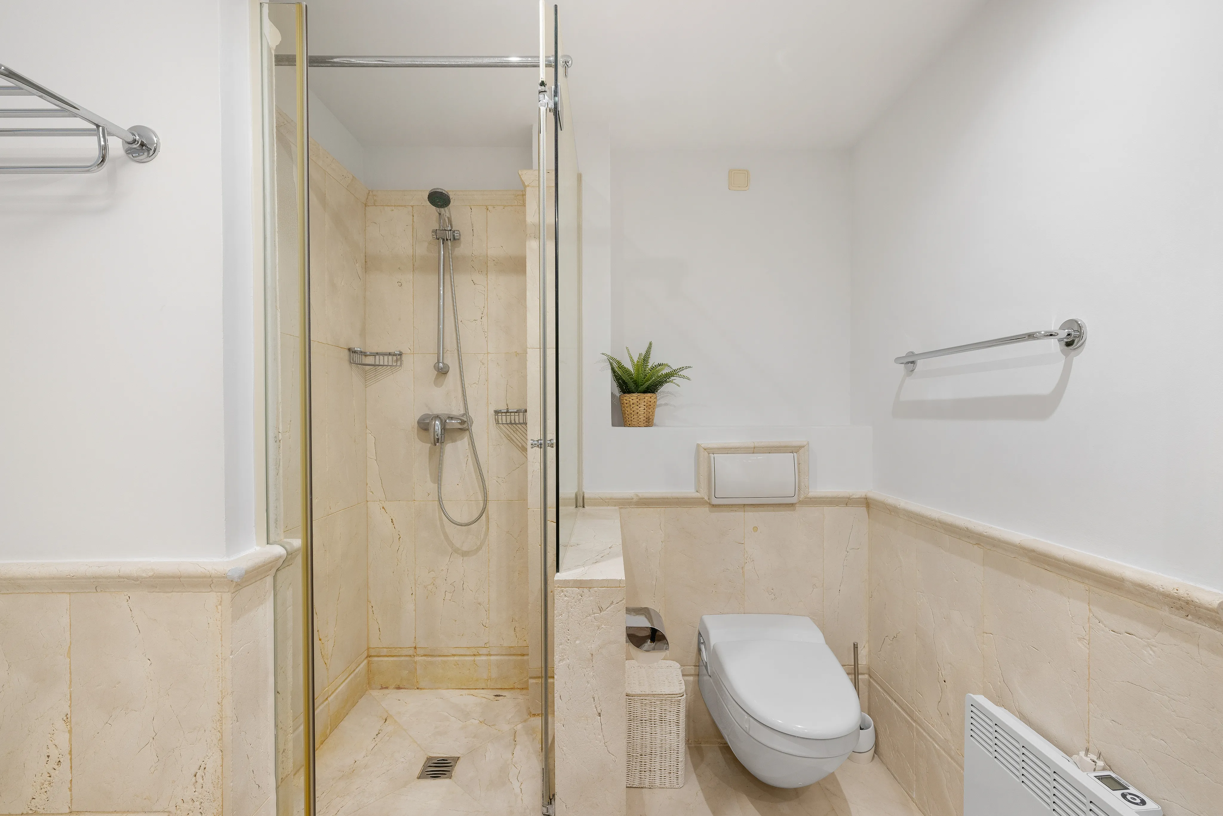 Vivienda soleada en urbanización exclusiva-12