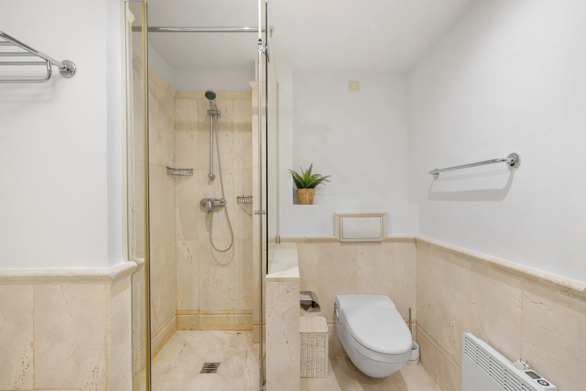 Sunny apartment in exclusive residential complex-12
