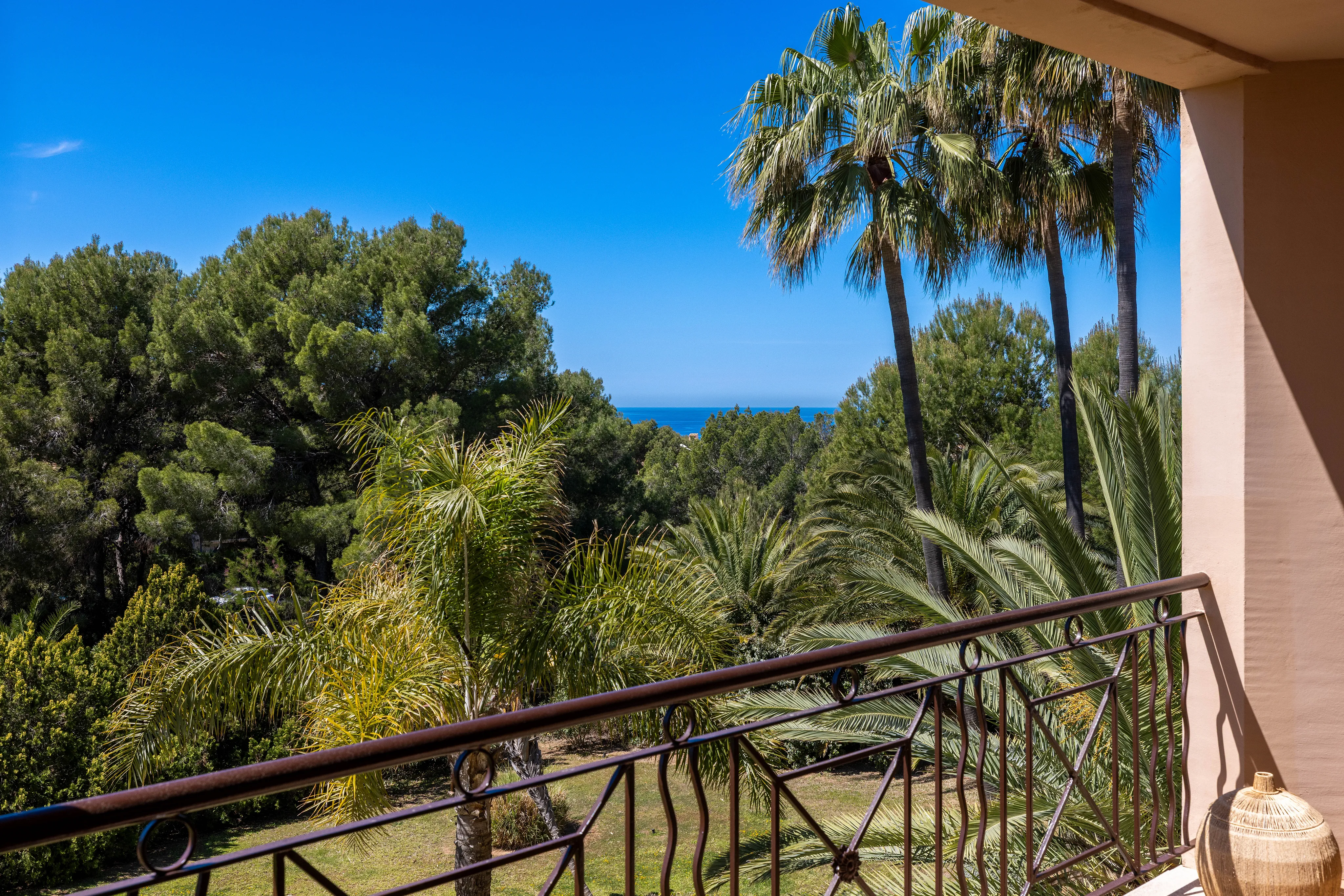 Vivienda soleada en urbanización exclusiva-17