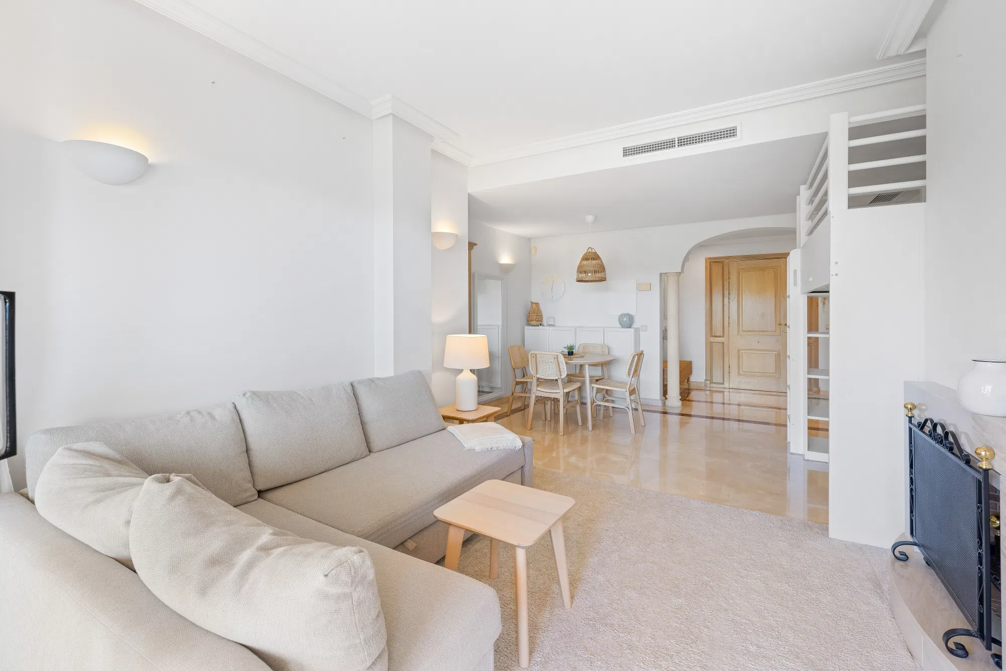 Sunny apartment in exclusive residential complex-4