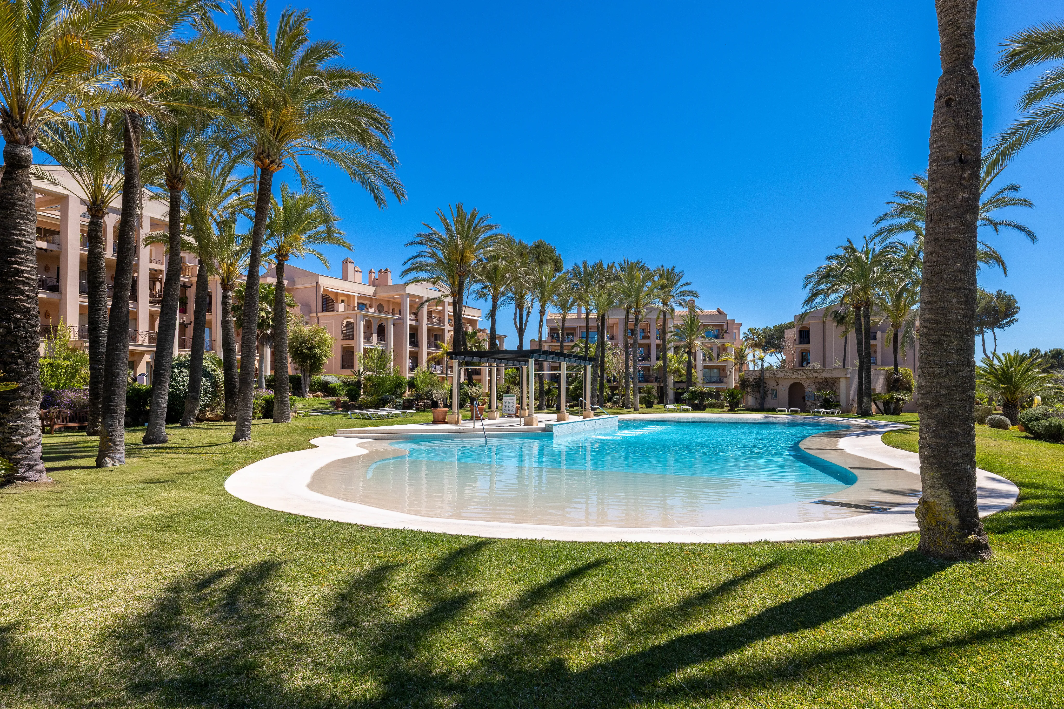 Vivienda soleada en urbanización exclusiva-1