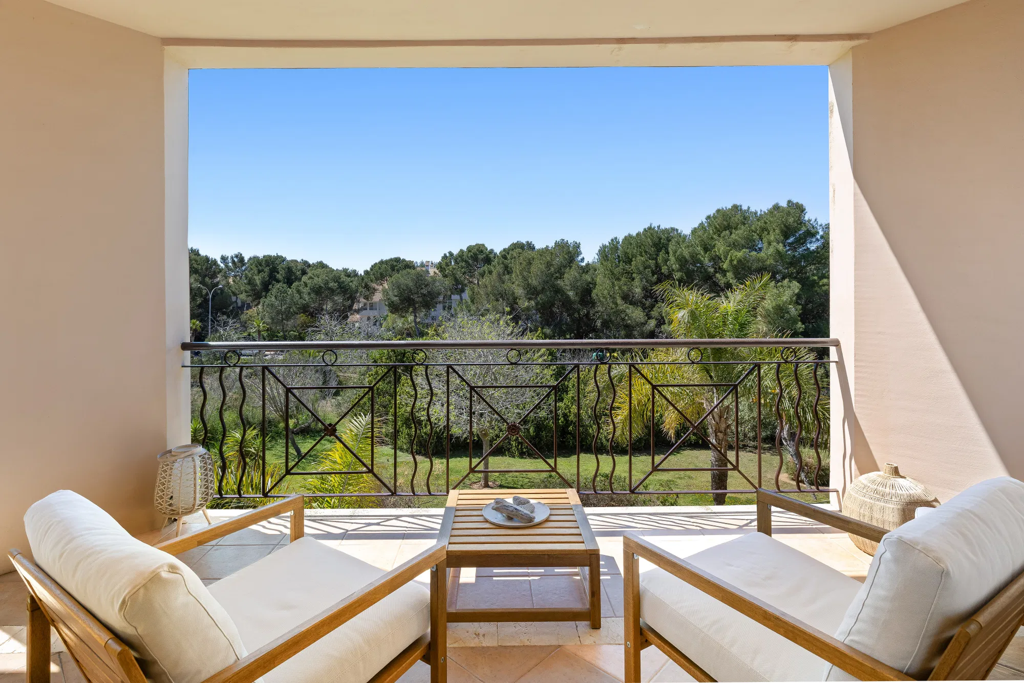 Sunny apartment in exclusive residential complex-14