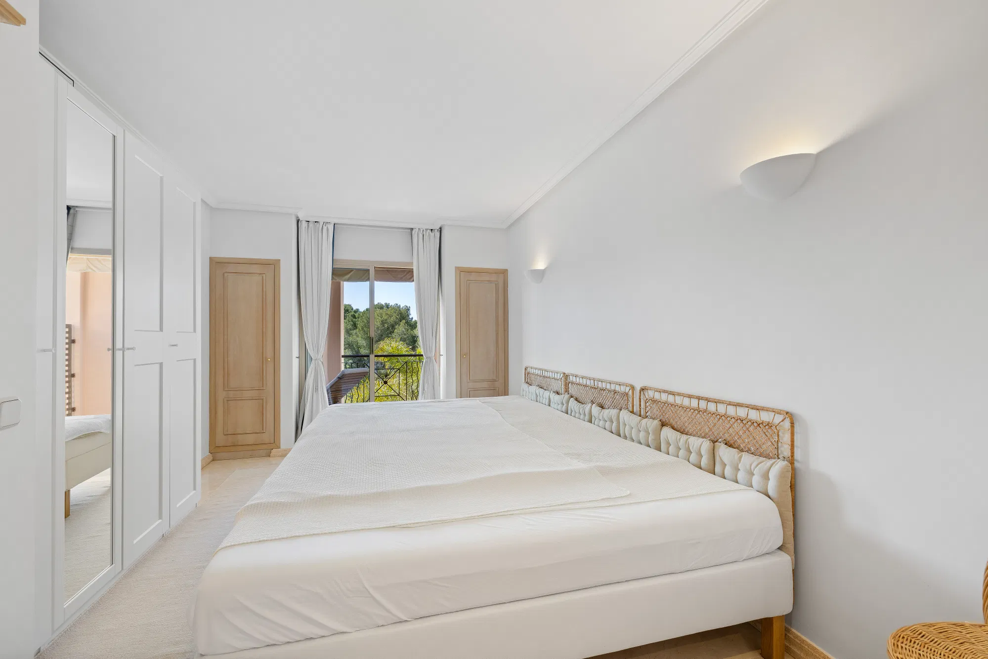 Sunny apartment in exclusive residential complex-8