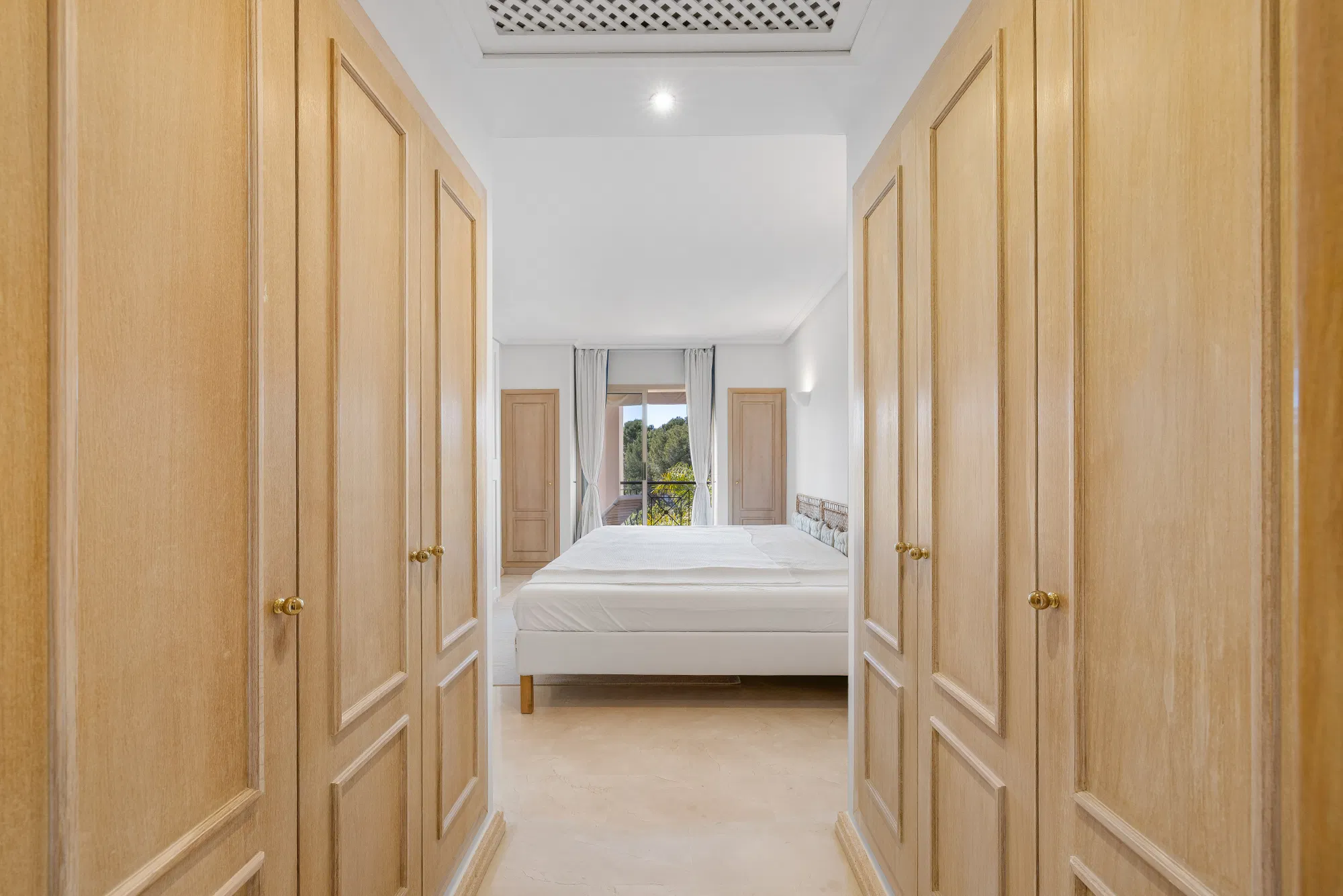 Sunny apartment in exclusive residential complex-11