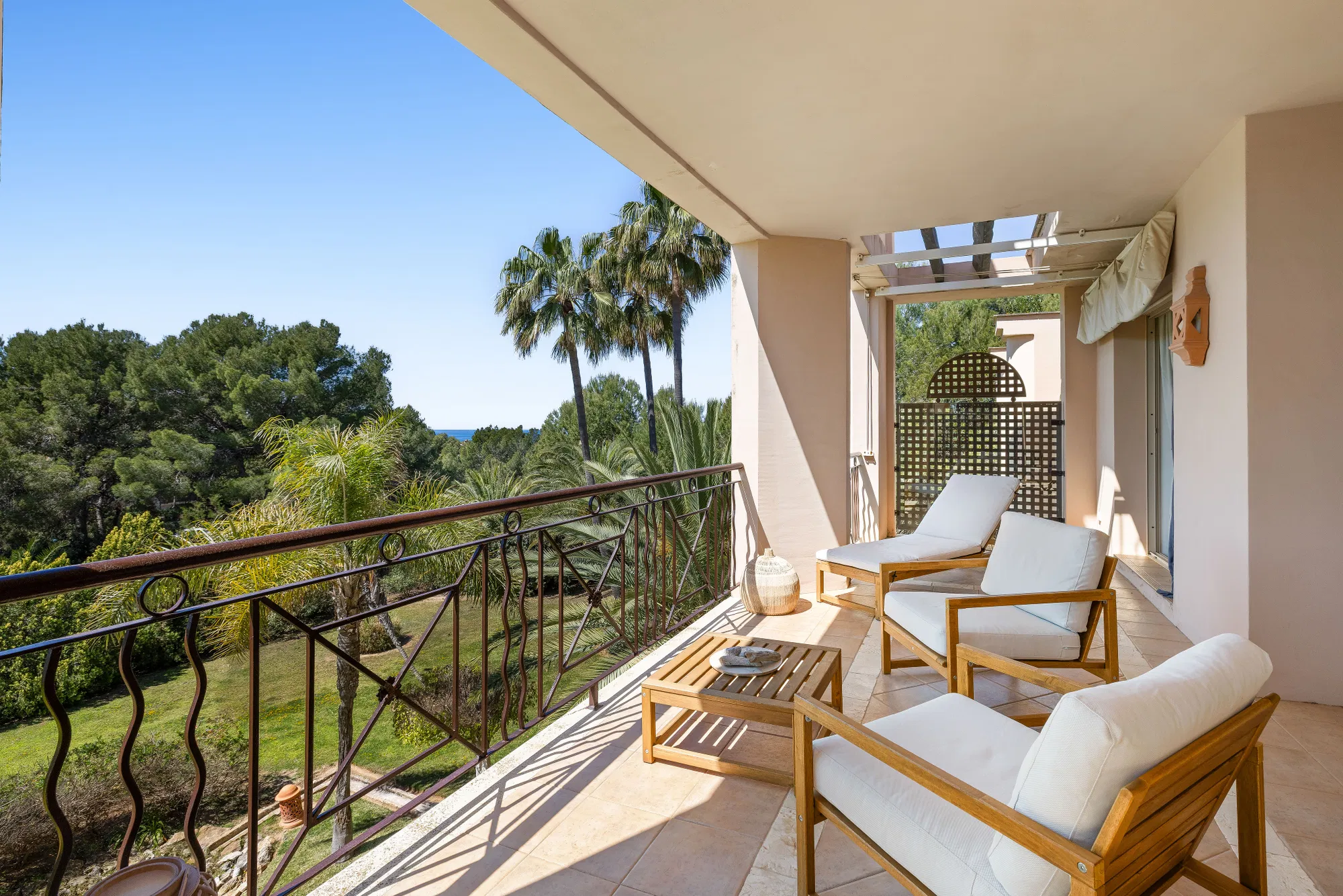 Sunny apartment in exclusive residential complex-13
