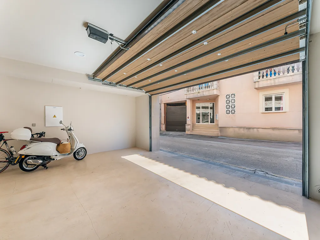 Luxury townhouse with an impressive garden-15