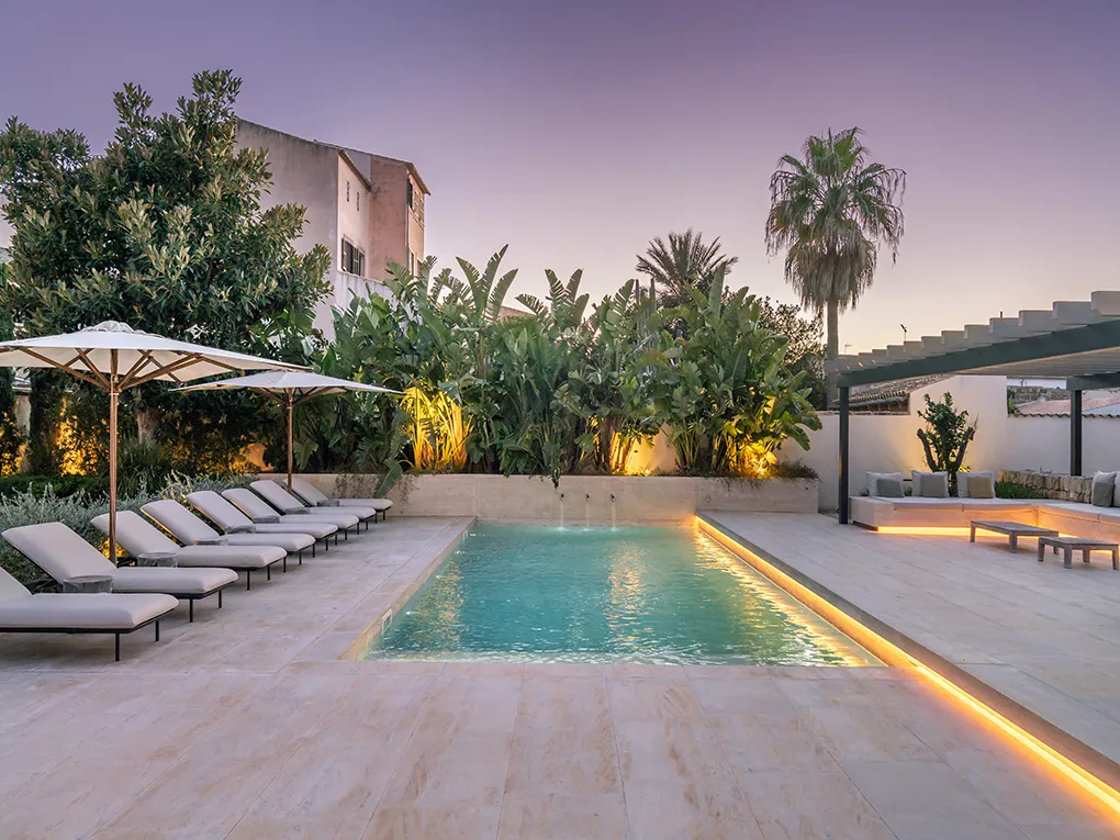 Luxury townhouse with an impressive garden-16