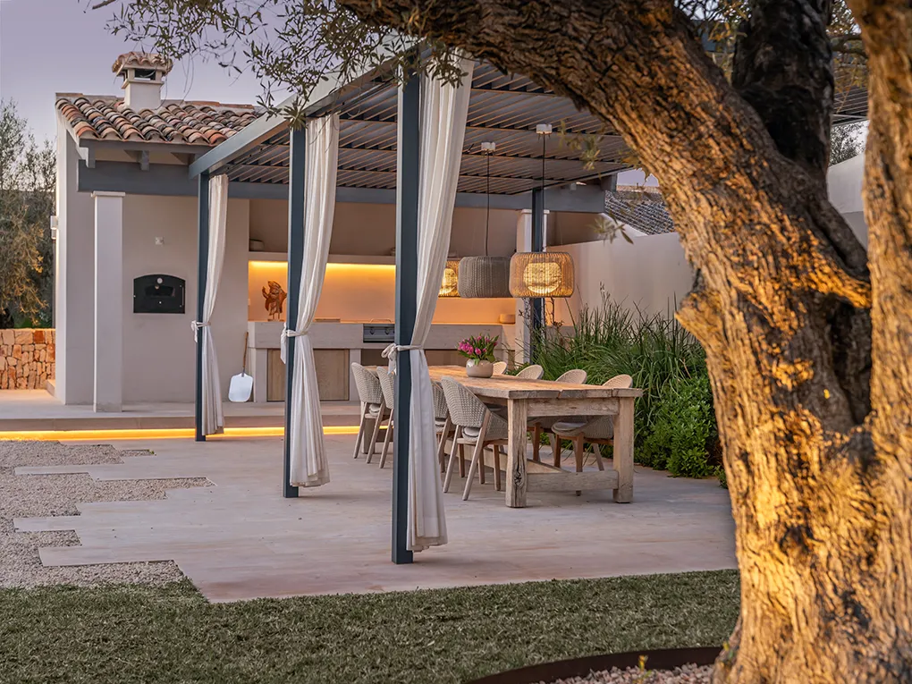 Luxury townhouse with an impressive garden-17