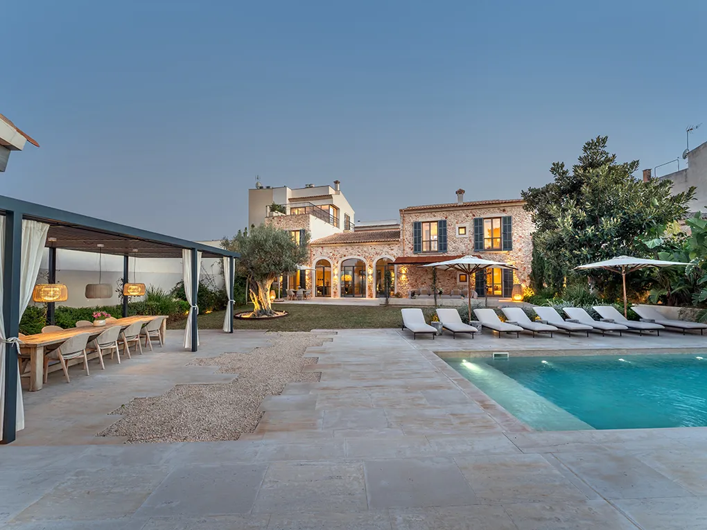 Luxury townhouse with an impressive garden-4