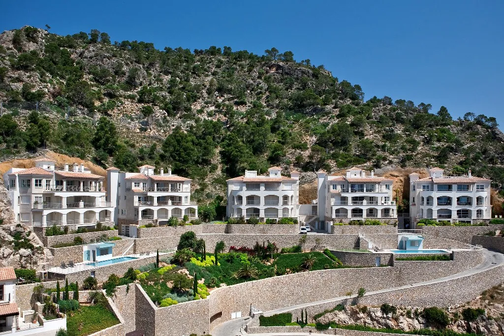 Luxury penthouse with stunning harbour views-19