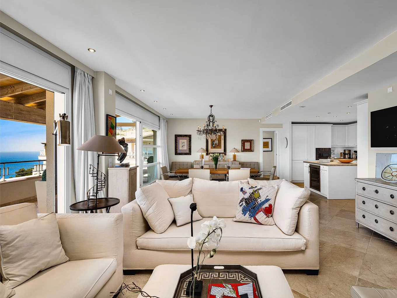 Luxury penthouse with stunning harbour views-4