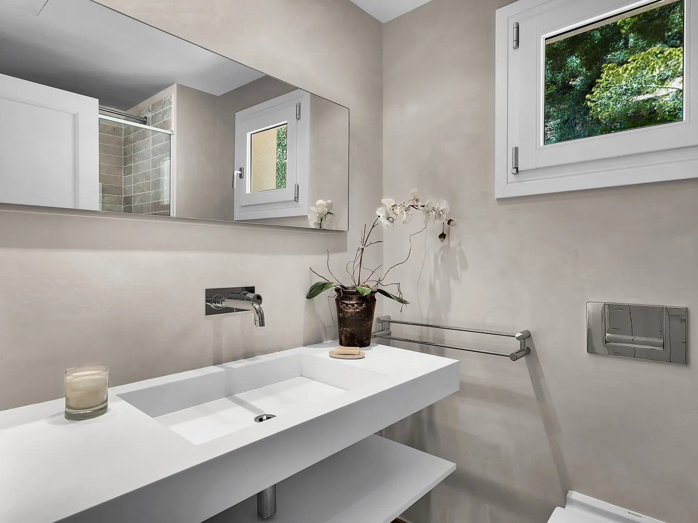 Luxury penthouse with stunning harbour views-14