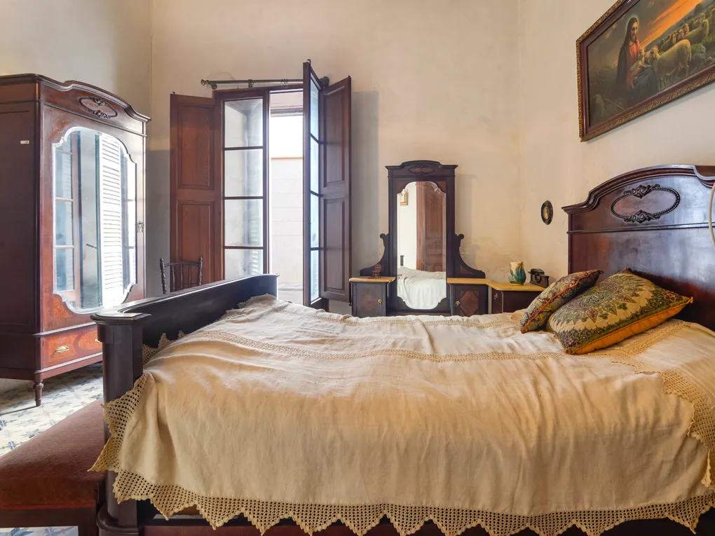 Historisk bygning med gårdhave i Llucmajor-7