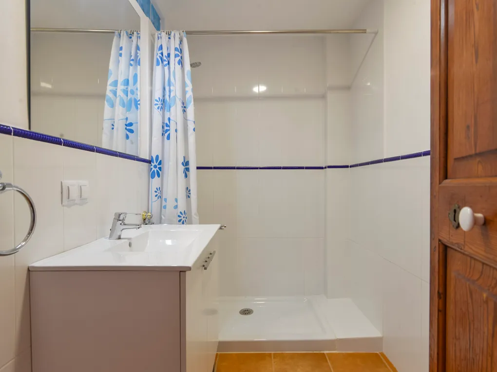 Historisk bygning med gårdhave i Llucmajor-12