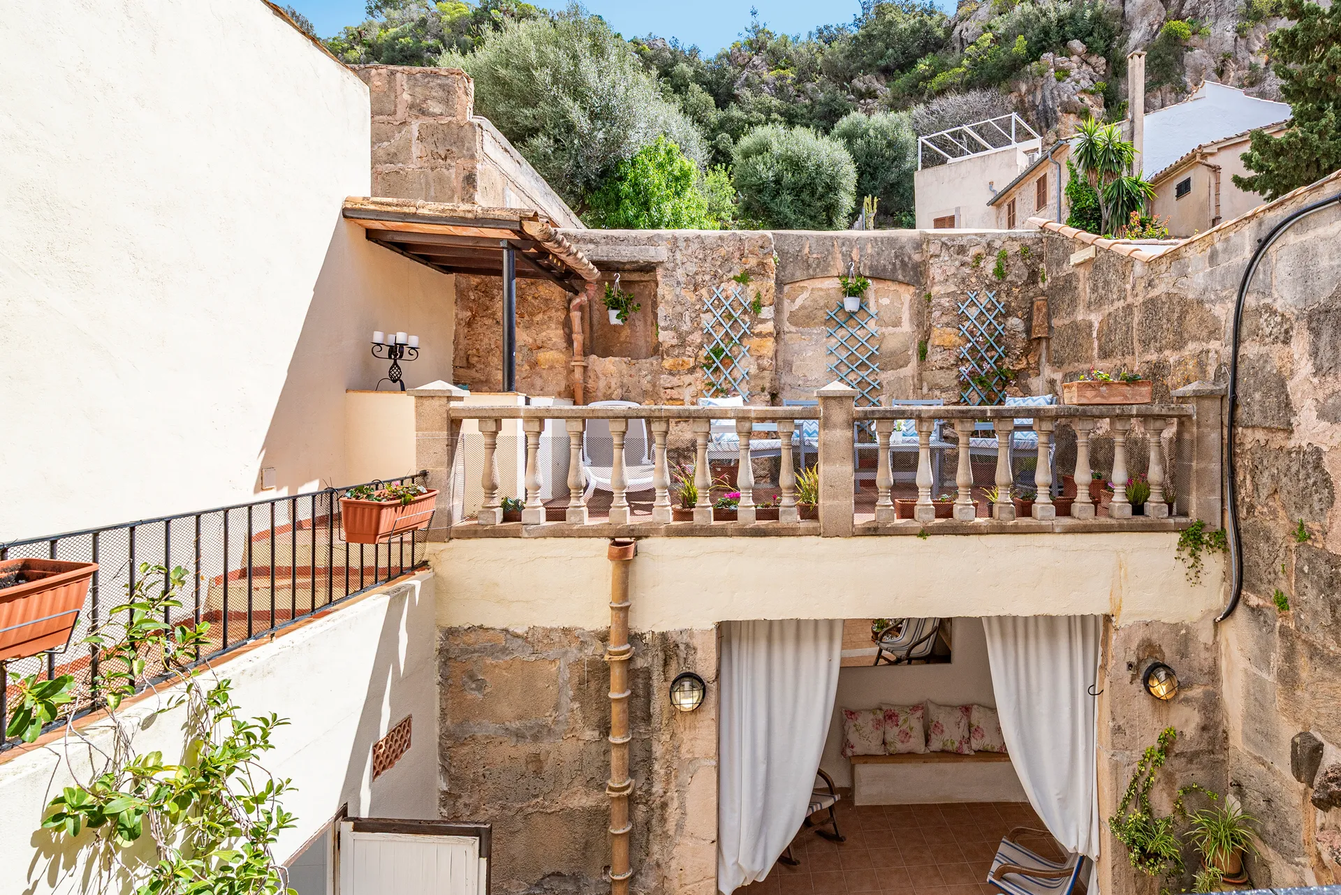 Lovely townhouse in the heart of Pollensa with outdoor space-1