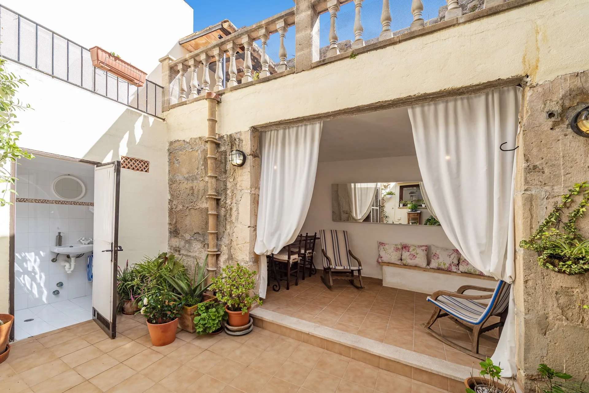 Lovely townhouse in the heart of Pollensa with outdoor space-10