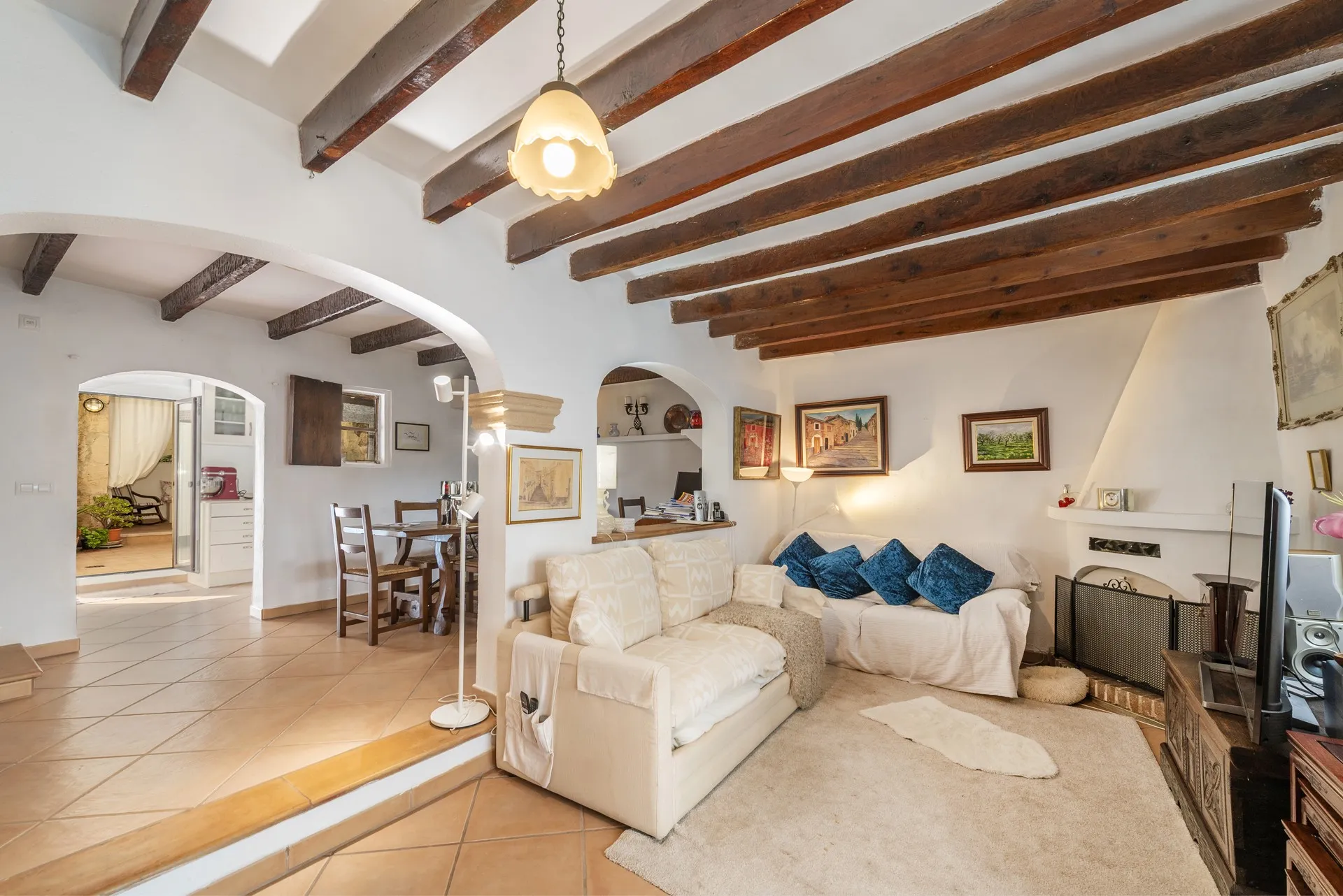 Lovely townhouse in the heart of Pollensa with outdoor space-4