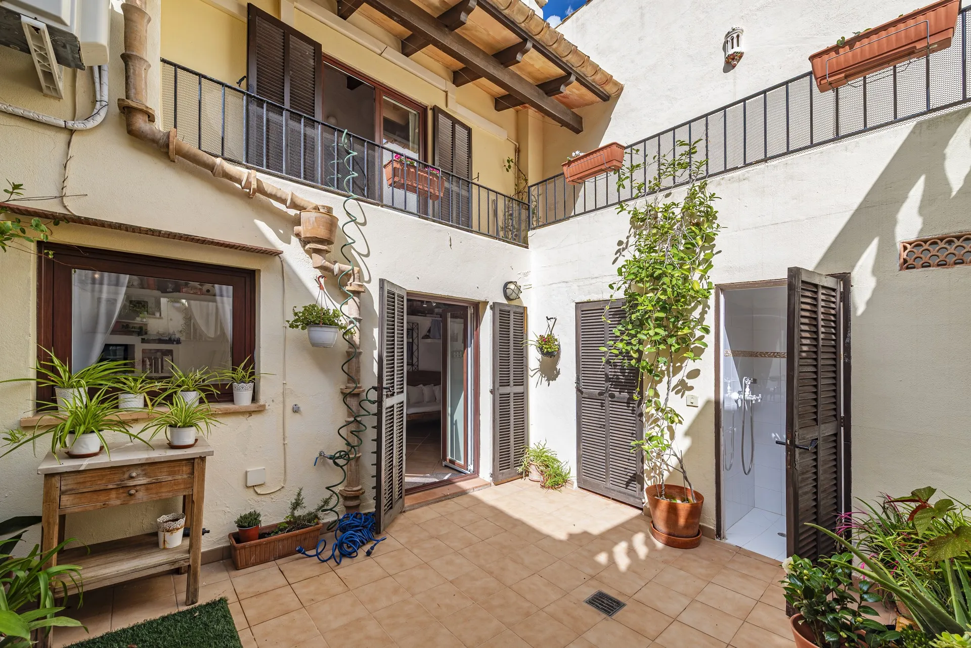 Lovely townhouse in the heart of Pollensa with outdoor space-17