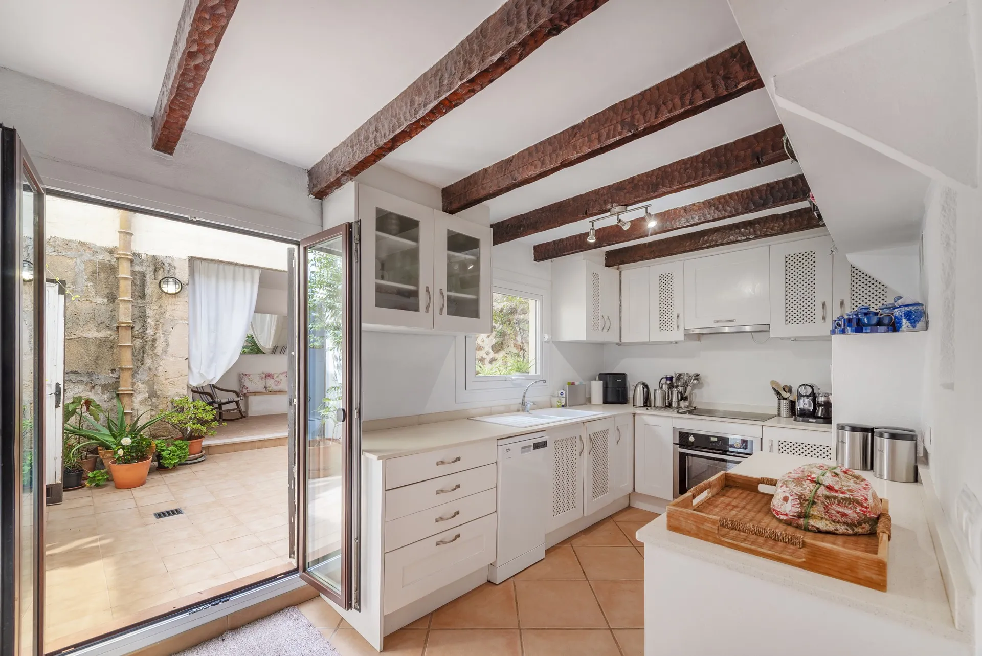 Lovely townhouse in the heart of Pollensa with outdoor space-8