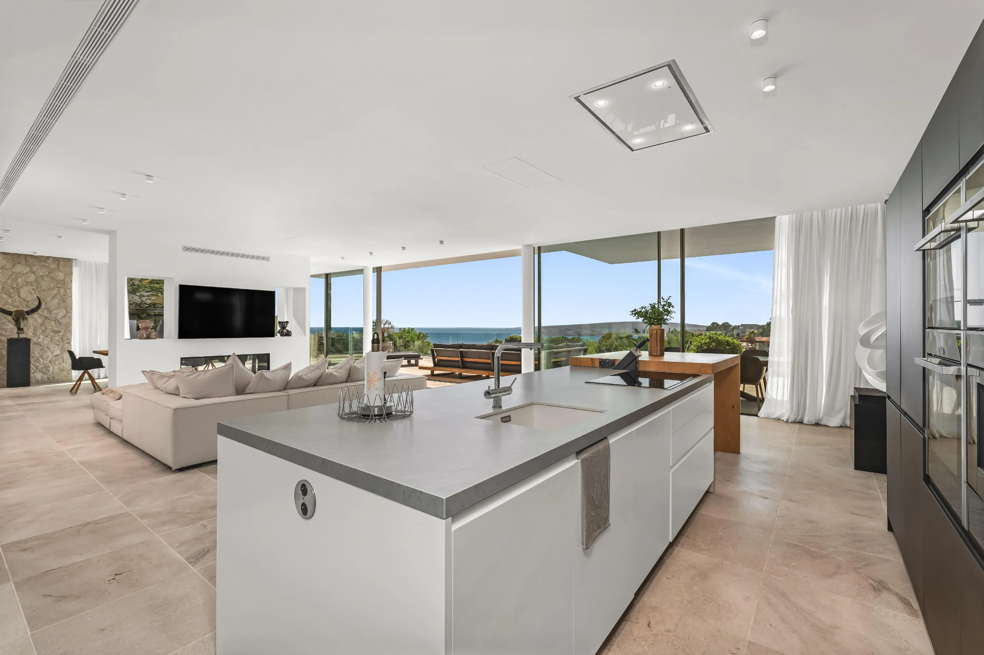 First-class sea view villa within walking distance to the port of Portals-8