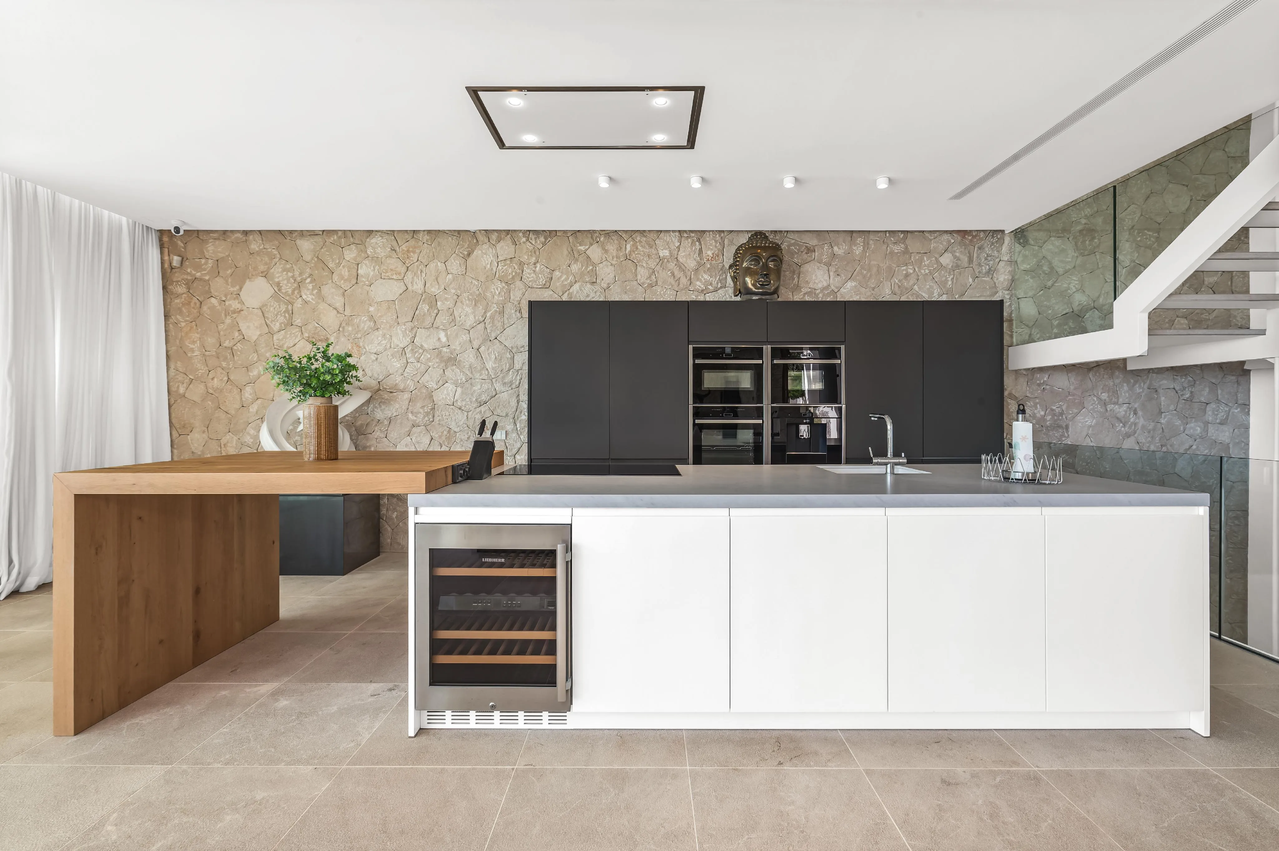 First-class sea view villa within walking distance to the port of Portals-7