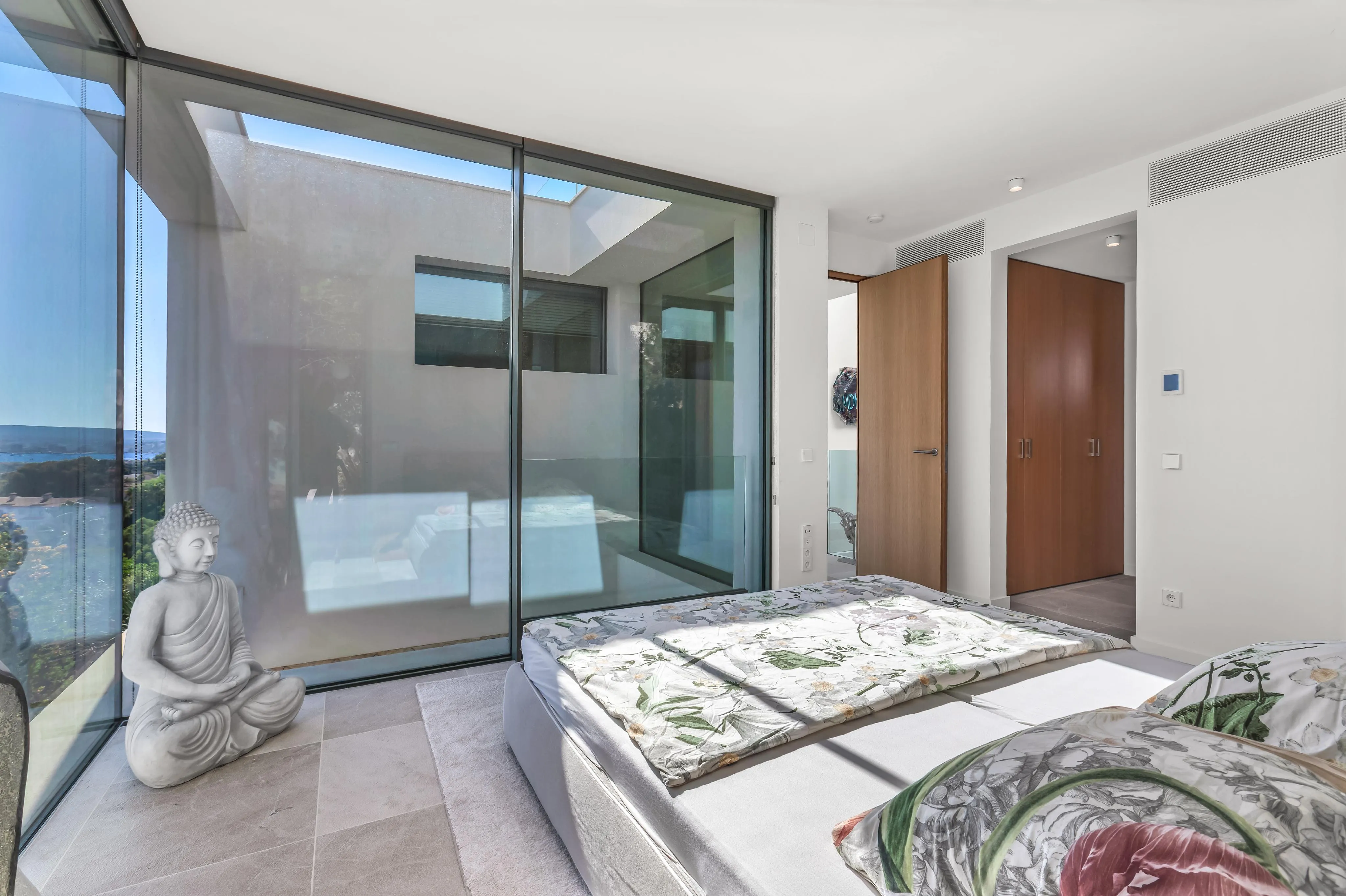 First-class sea view villa within walking distance to the port of Portals-16