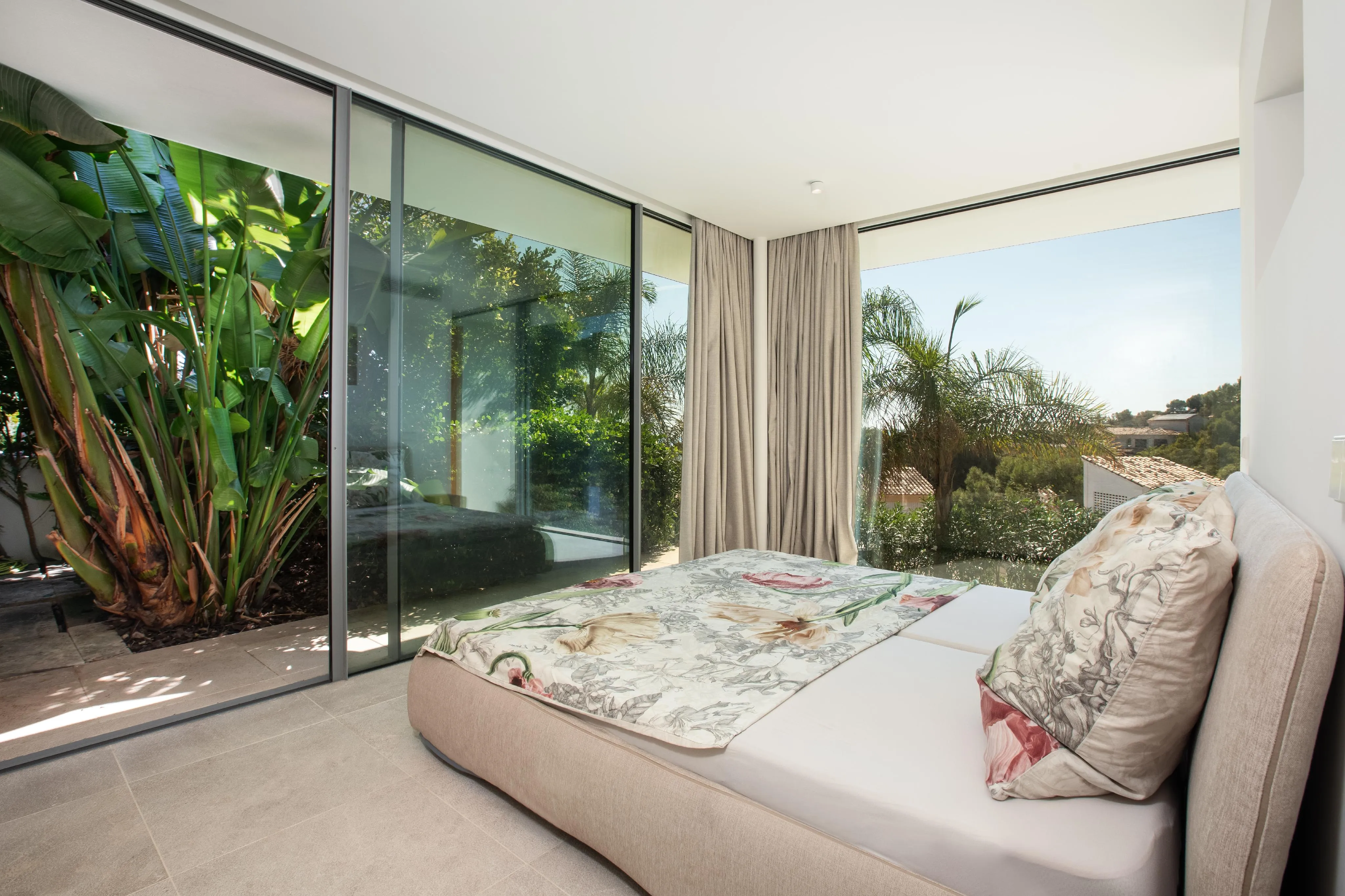 First-class sea view villa within walking distance to the port of Portals-17