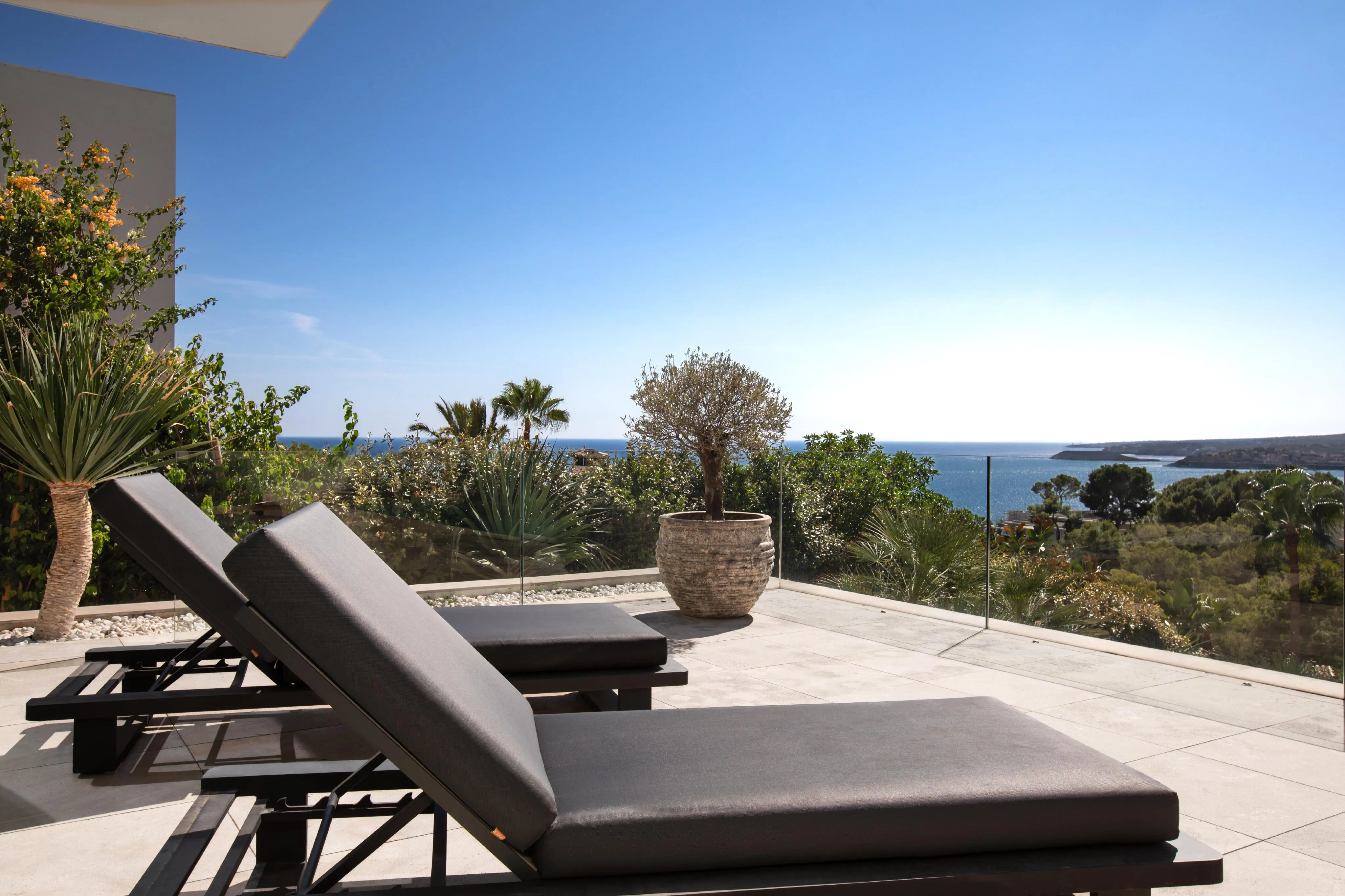 First-class sea view villa within walking distance to the port of Portals-5